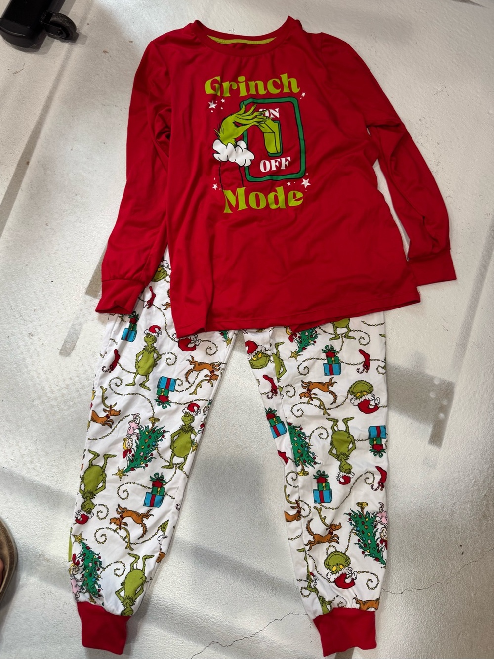 Grinch Pajama set- adult small